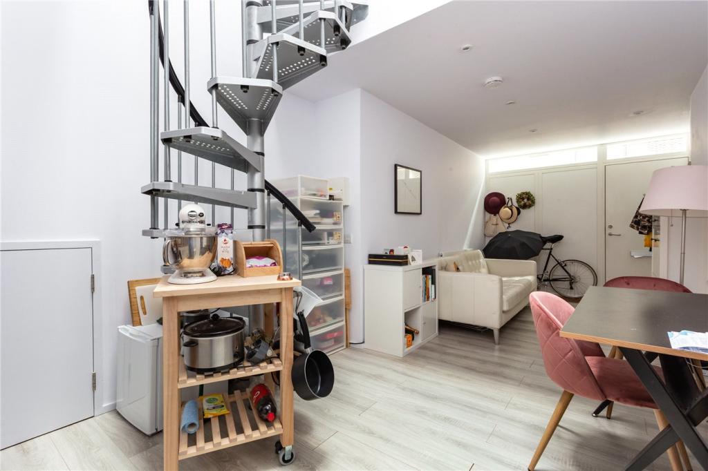 House in London - View 3