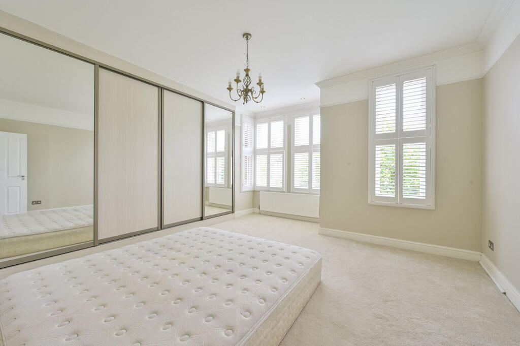 House in London, Merton Park - View 4