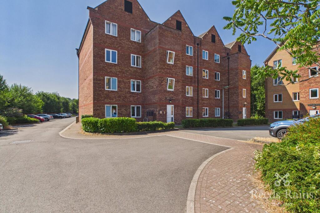 Main image of property: Tapton Lock Hill, Chesterfield, Derbyshire, S41