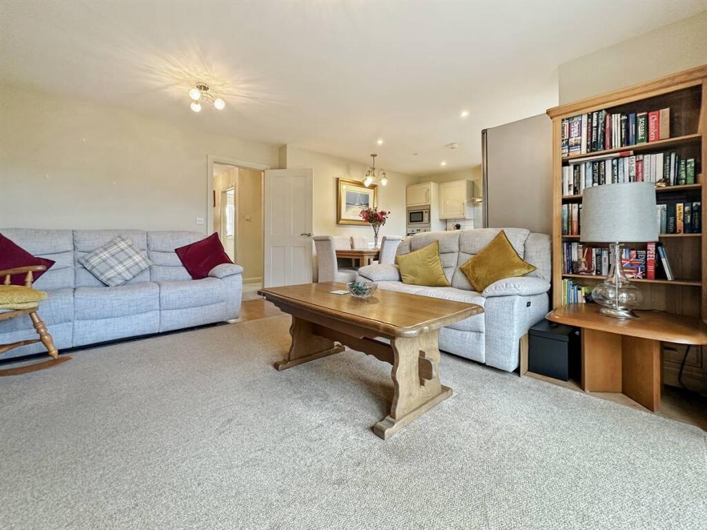 Daimler Avenue, Herne Bay photo 4