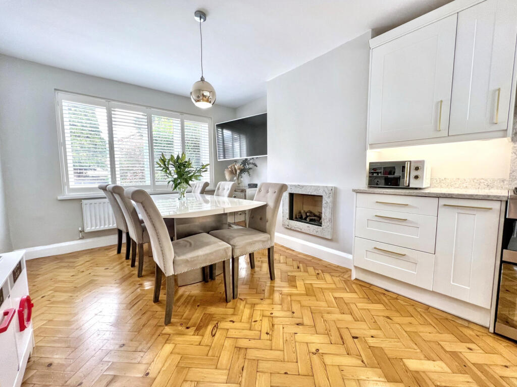 OUTSTANDING Family Home in a Prime Location 47 Heol Hir, Llanishen, Cardiff, CF14 5AA - View 5