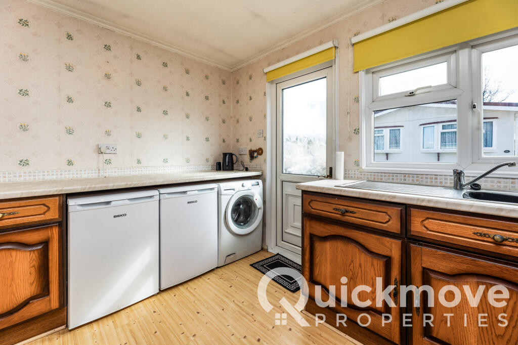 Pontefract, Yorkshire, WF8 photo 4