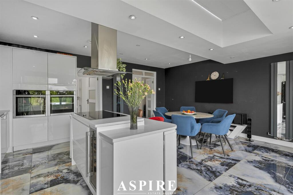 Video Tour Inside - St. James Avenue West, Stanford-Le-Hope - View 5