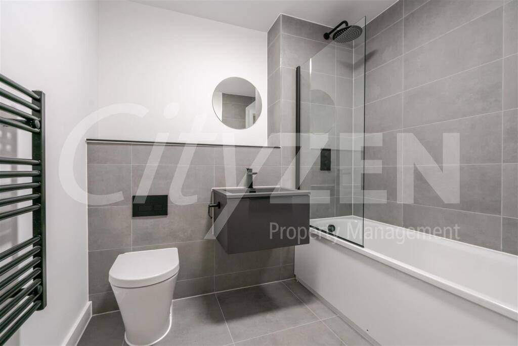 Apartment in Salford, Ordsall - More