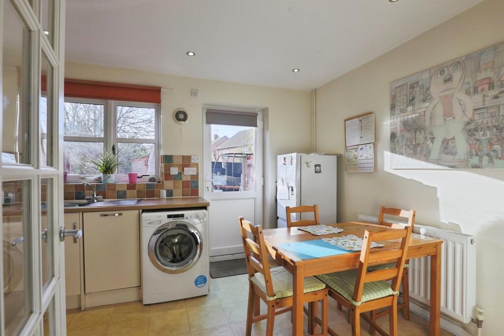 Baker Drive, Wellesbourne, Warwick photo 4