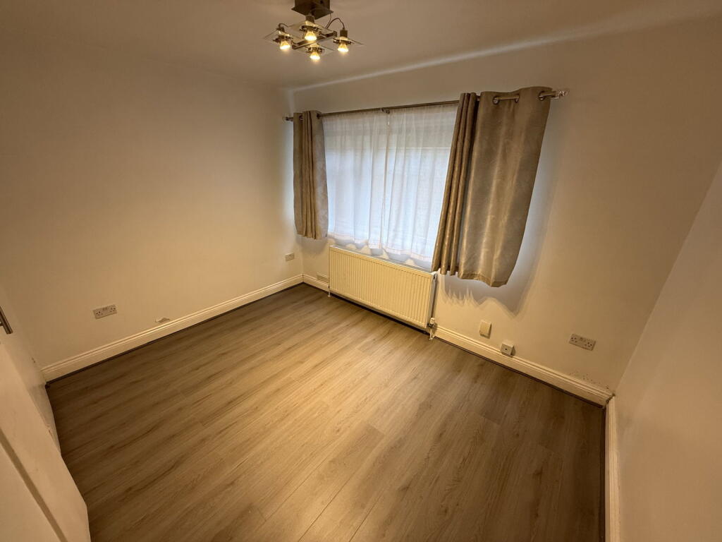 Apartment in Hertsmere, Hertfordshire - More