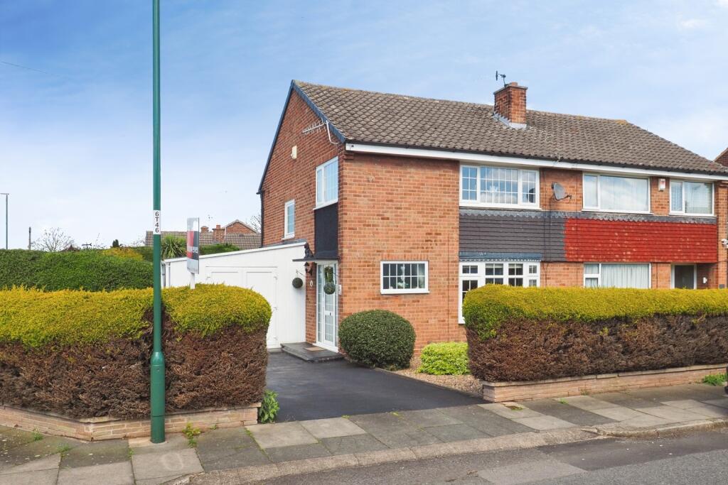 Main image of property: The Hollows, Silverdale, Nottingham, NG11