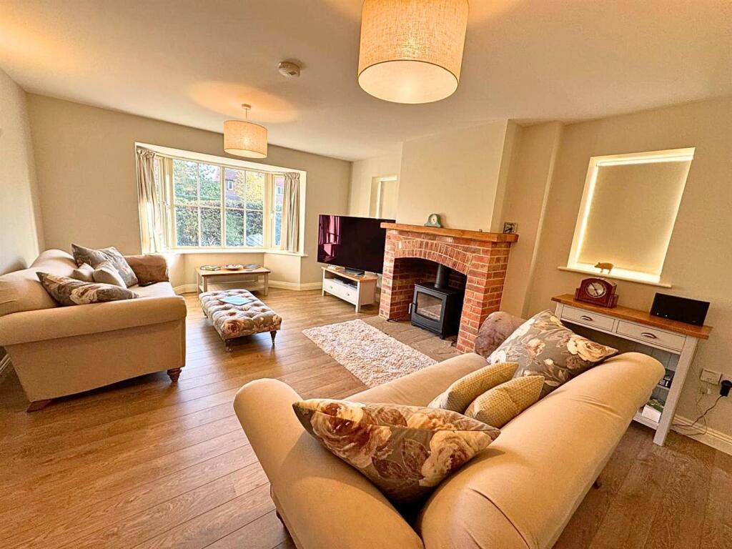 House in West Lindsey, Saxilby, Saxilby with Ingleby CP - View 2