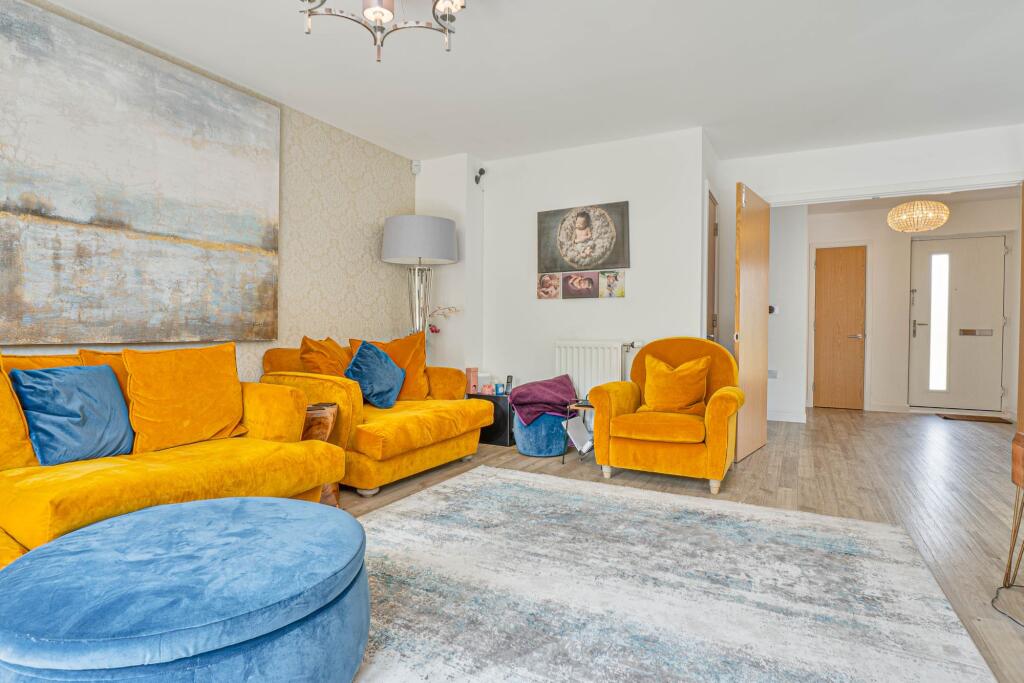 House in Milton Keynes, Broughton and Milton Keynes - More