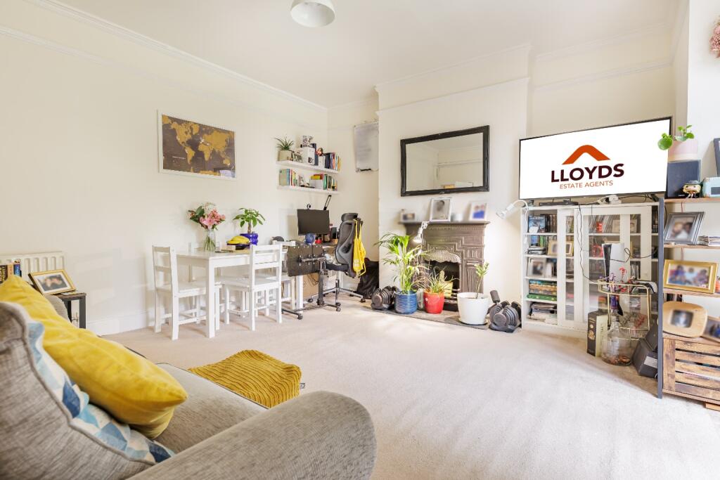Montalt Road, Woodford Green, IG8 photo 4