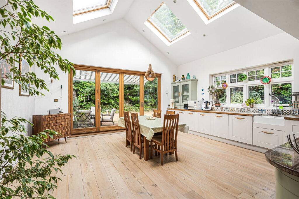 House in Guildford - View 4