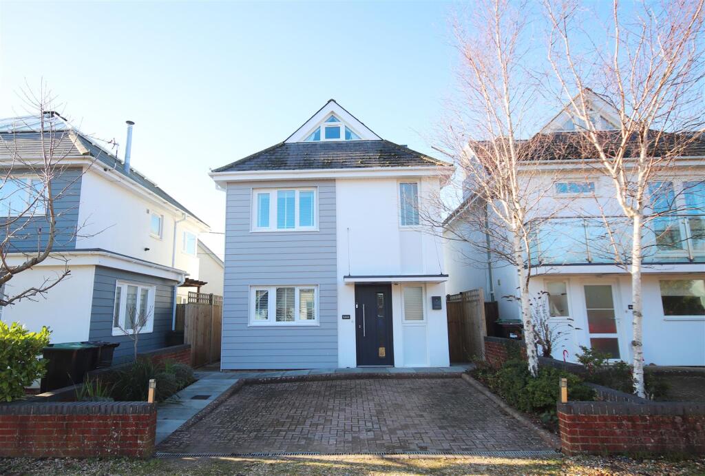 Main image of property: Yarrell Mead, Pennington, Lymington