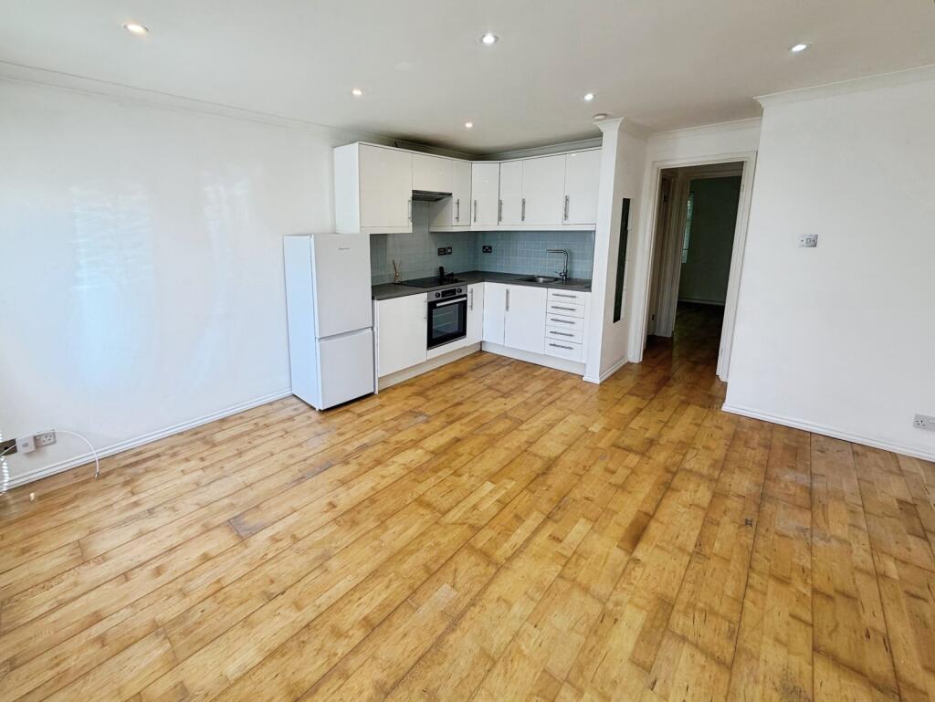 House in Kingston upon Thames - View 4
