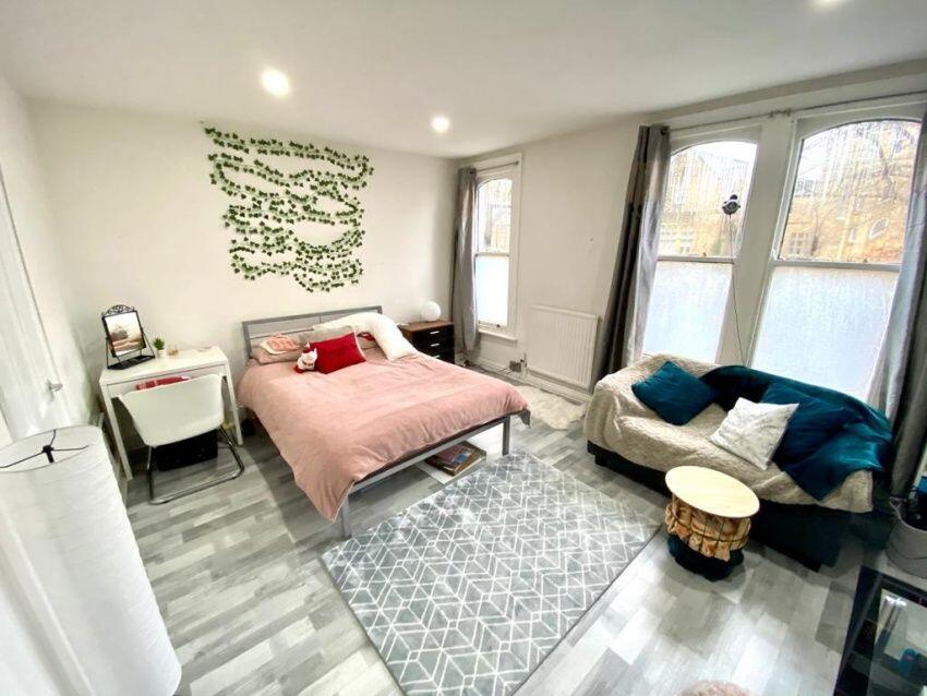 Main image of property: 343A Ecclesall Road, Ecclesall