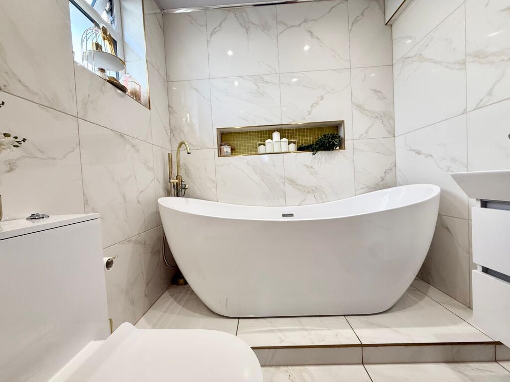House in Luton - View 5