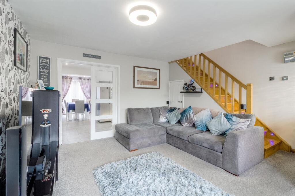 Torrington Crescent, Wellingborough - View 6