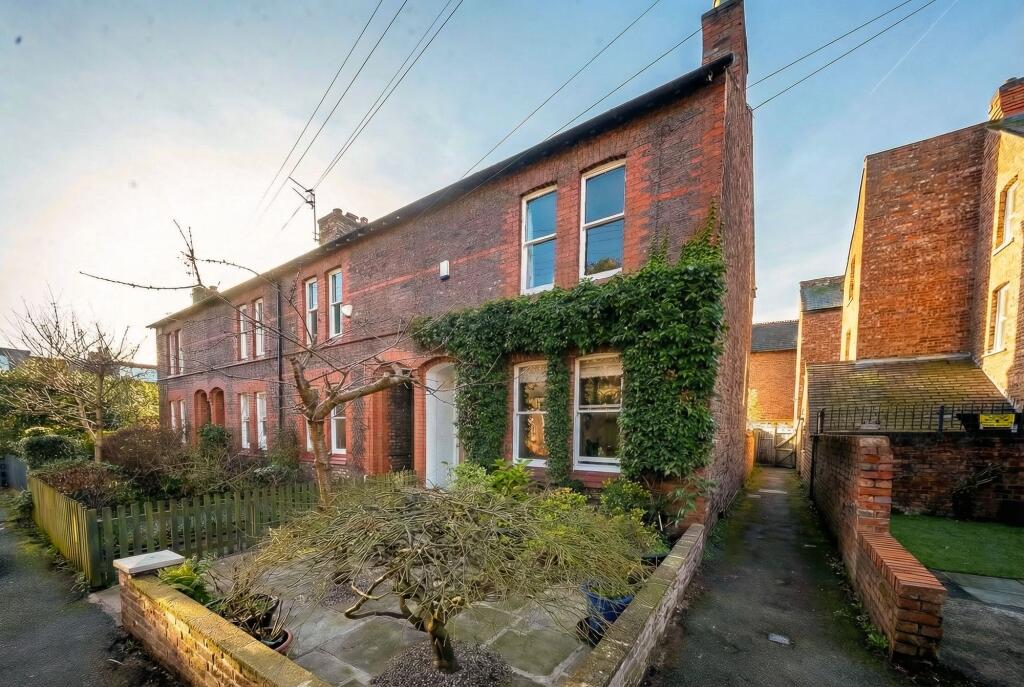 Main image of property: Thorn Grove, Hale, WA15