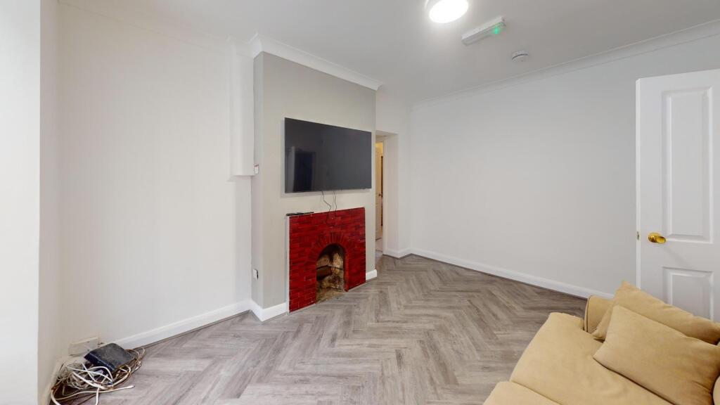 House in Nottingham - View 4