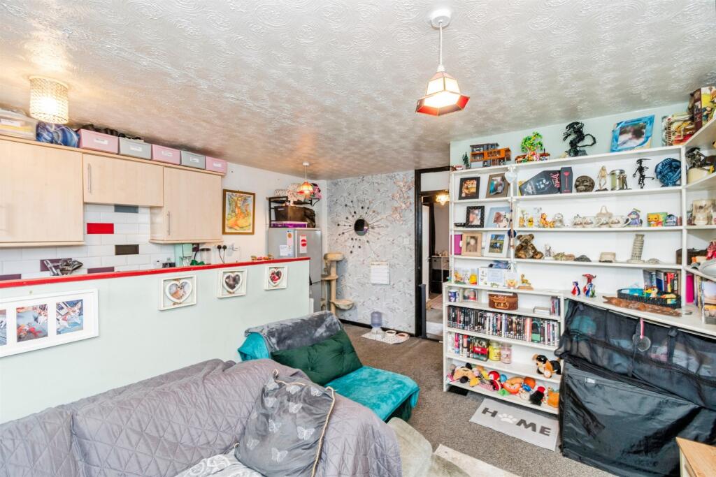 Apartment in Southampton - View 4