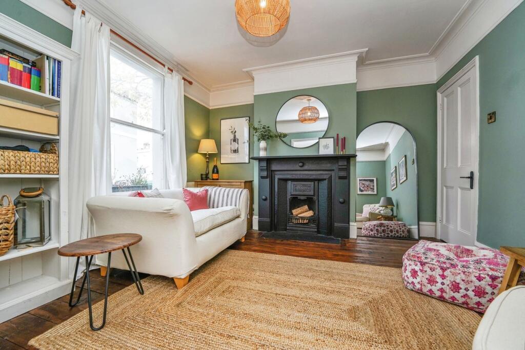 House in Cheltenham, Sandford, Montpellier - View 3