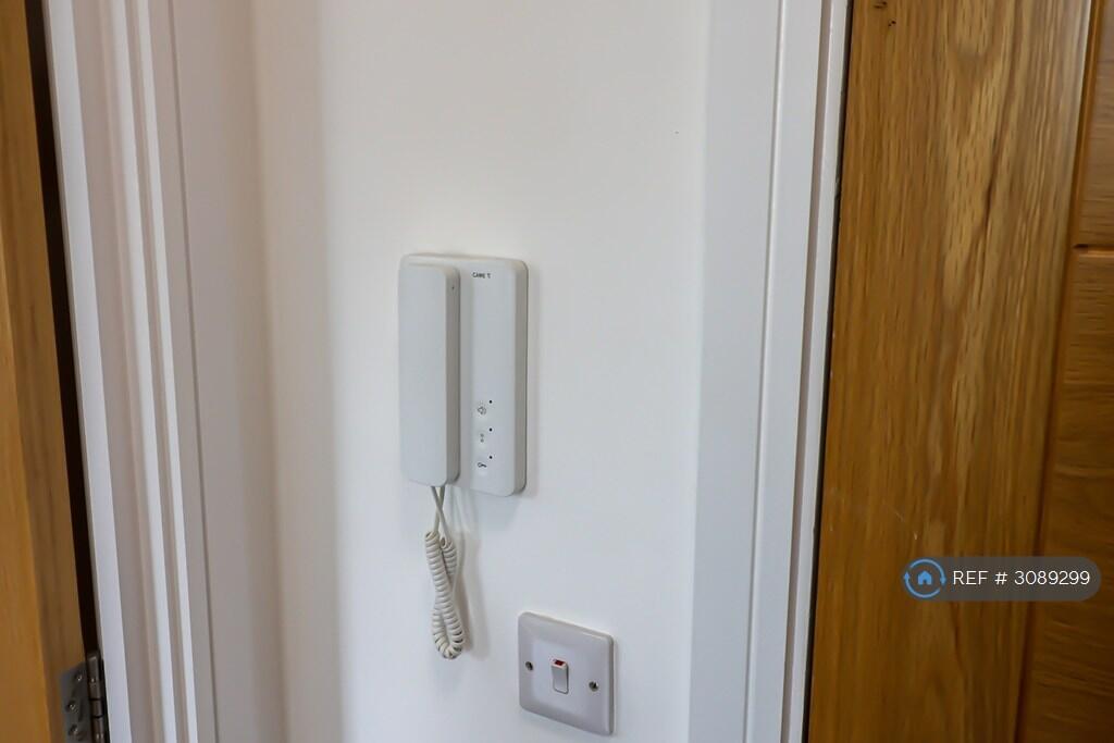 Apartment in Twickenham - View 3