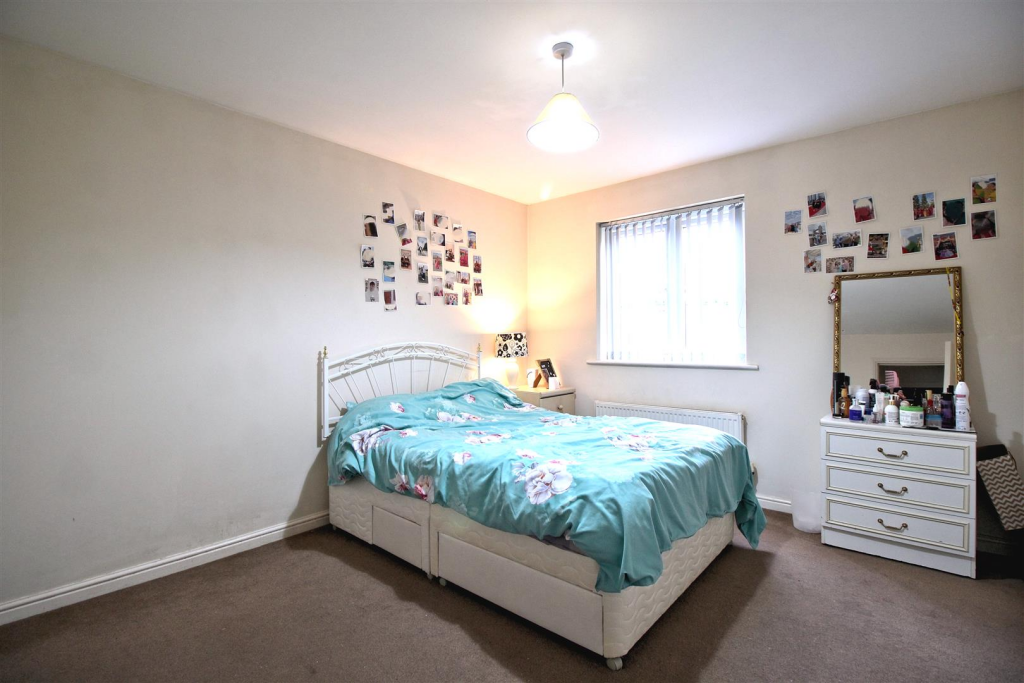 Tyrrell Crescent, South Wootton photo 5