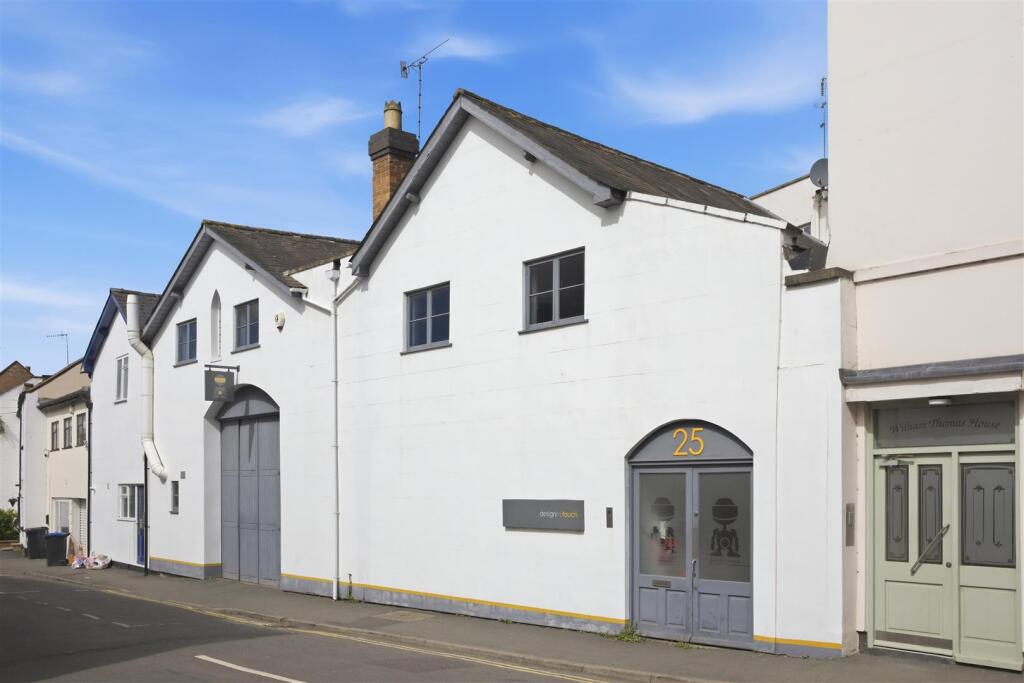 Main image of property: 25 Cross Street, Leamington Spa