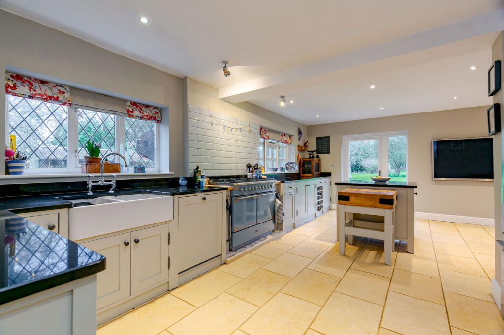 Woodlands Cottage, Ockley Road, Ewhurst, GU6 7QL photo 4