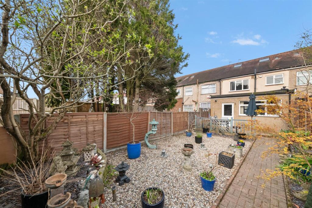 Midhurst Gardens, Hillingdon - More
