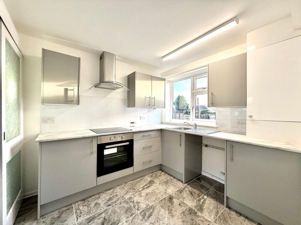 Blackbirds Close, Rogerstone, Newport, NP10 photo 3