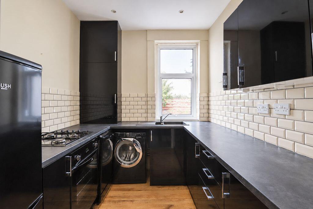 Apartment in Southend-on-Sea - View 3