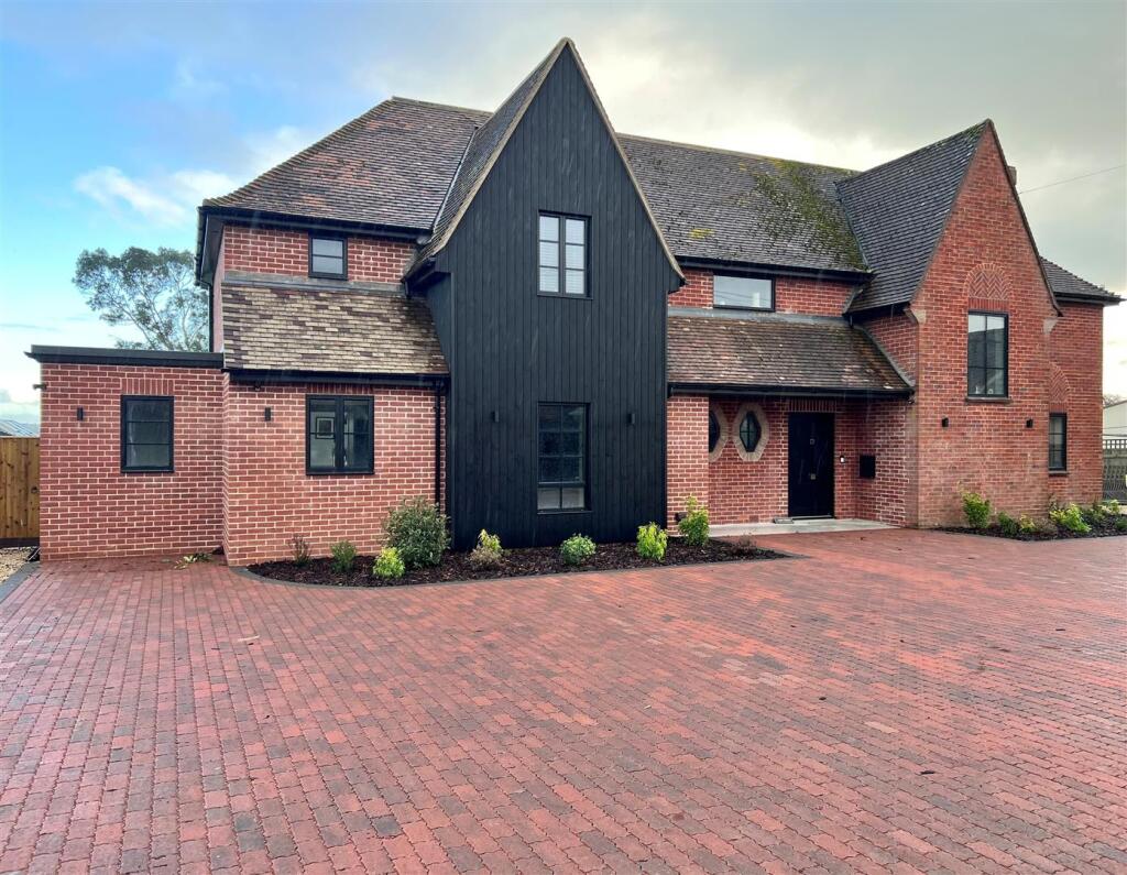 Main image of property: Common Mead Lane, Gillingham