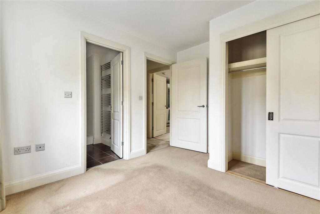Cross Close, Cirencester, Gloucestershire, GL7 photo 3