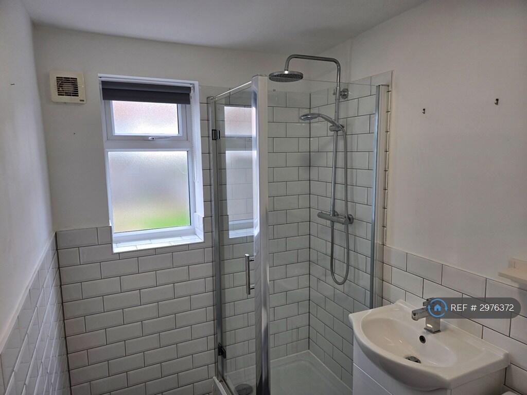 House in Dartford - More
