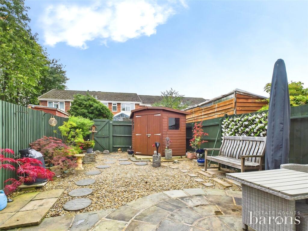 Kintyre Close, Oakley, Basingstoke, Hampshire, RG23 photo 4
