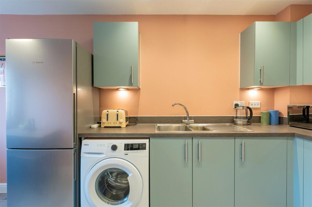 Longcroft, Warwick, Warwickshire, CV34 photo 2
