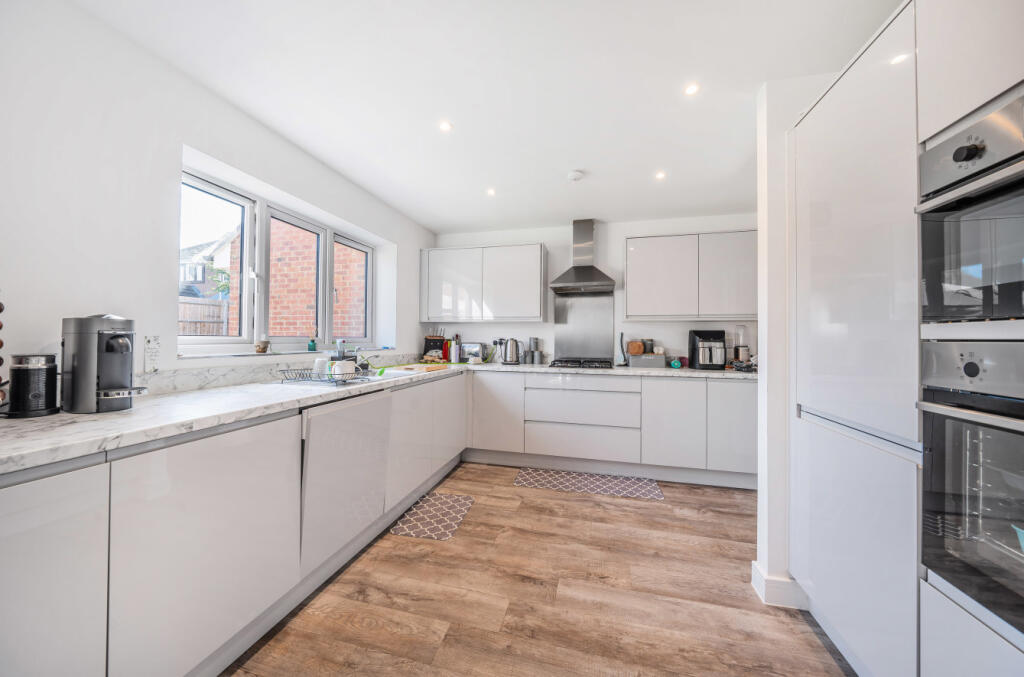 House in Guildford, Ash - View 5