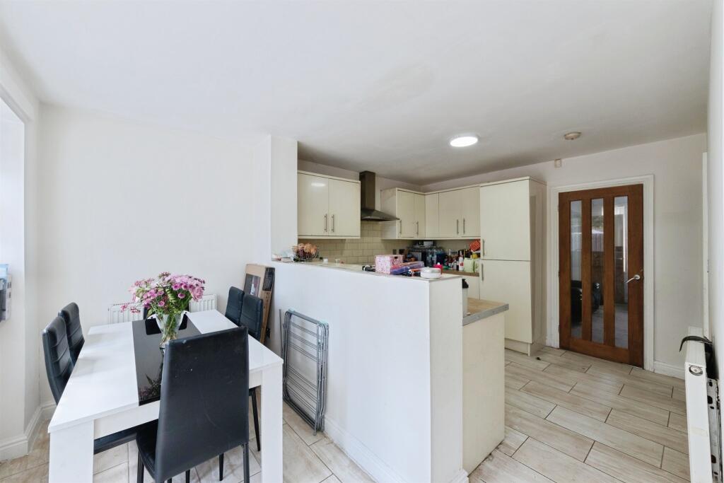 Broom Hall Grove, BIRMINGHAM photo 4