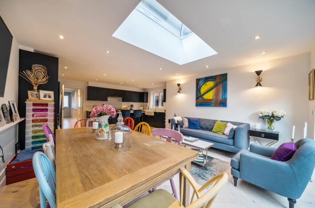 House in Runnymede, Ottershaw - View 5