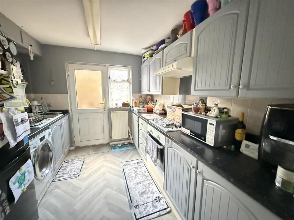 Sycamore Road, Burton-On-Trent photo 3