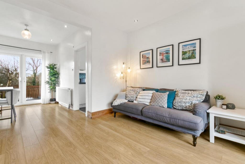 Crosslees Drive, Thornliebank, G46 photo 3