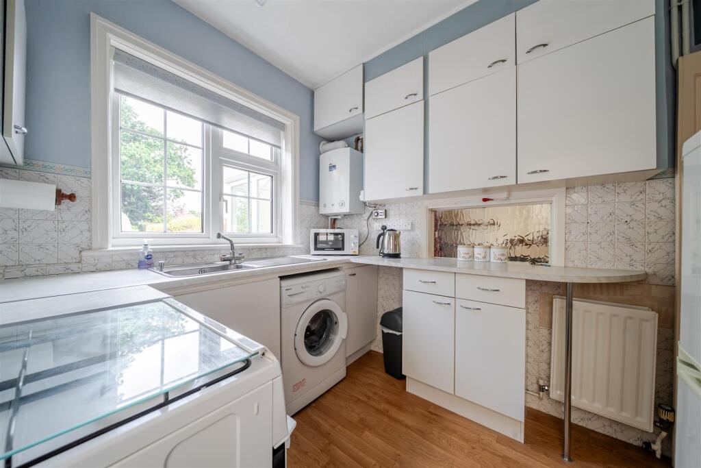 House in Orpington, Poverest, Petts Wood - View 4