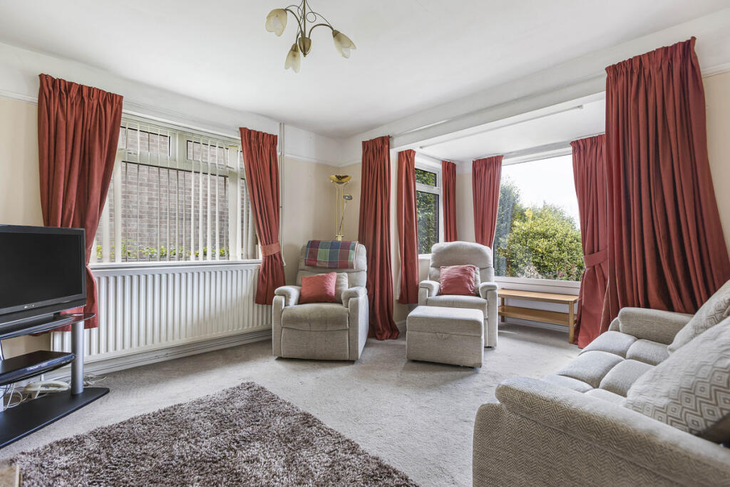 House in South Oxfordshire, Littleworth, Wheatley - More