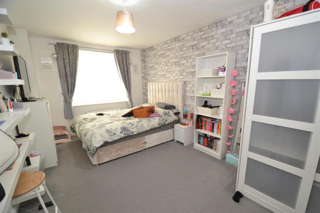 House in Kirklees, Prince Royd, Birchencliffe - View 5