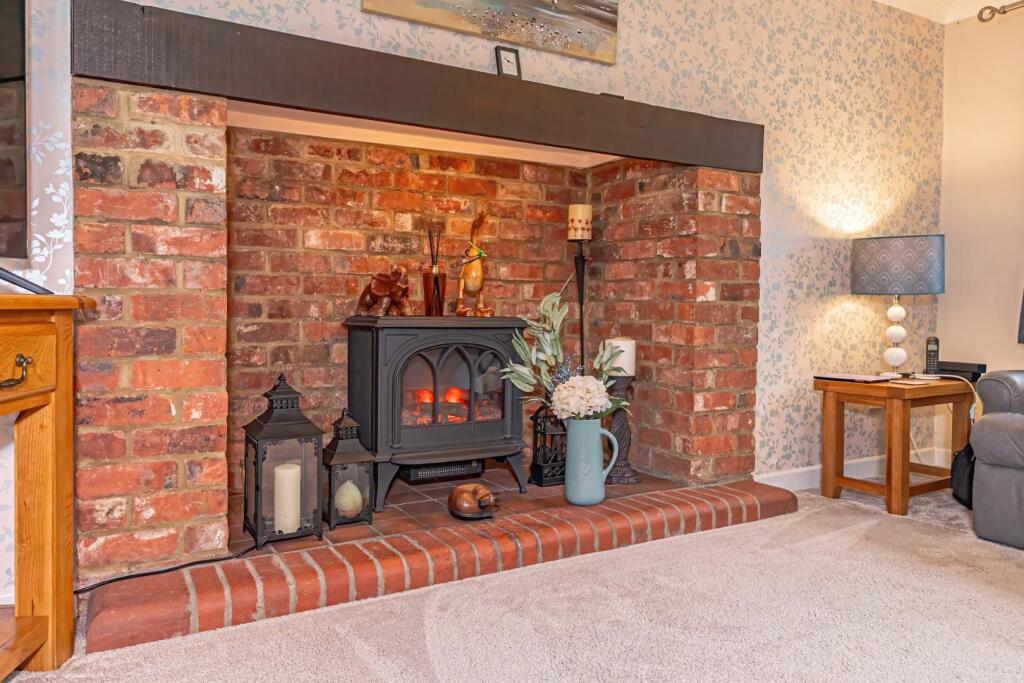 Woodside, Eaton Bray photo 4