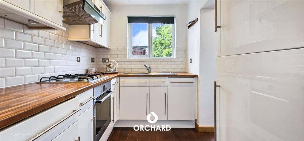House in London, Glebe Estate, Ickenham - View 3