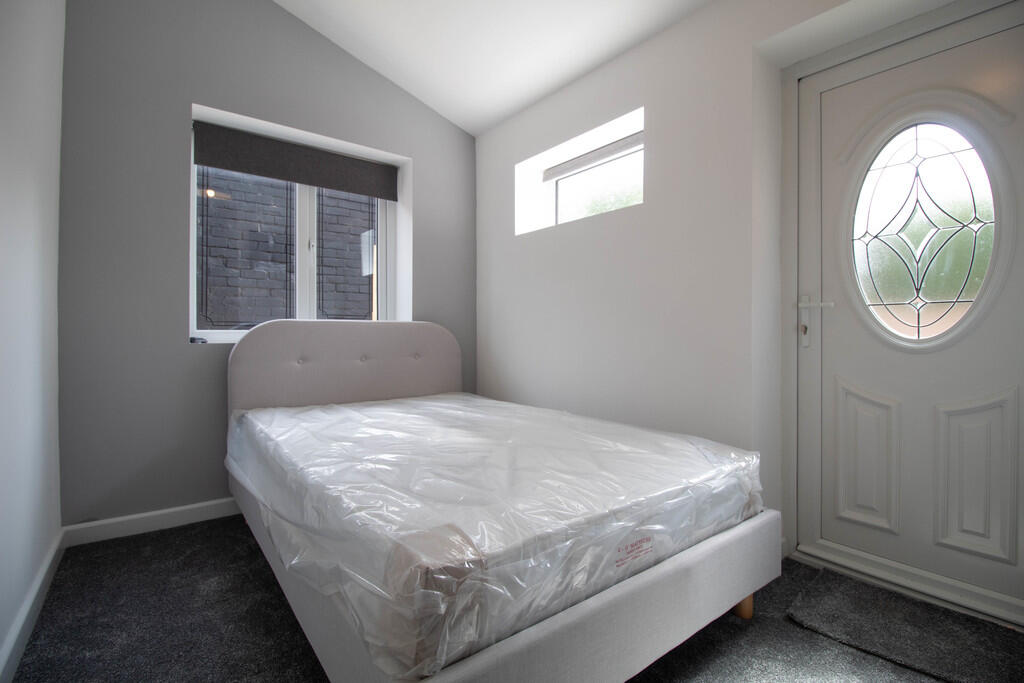 1 bedroom house share for rent
