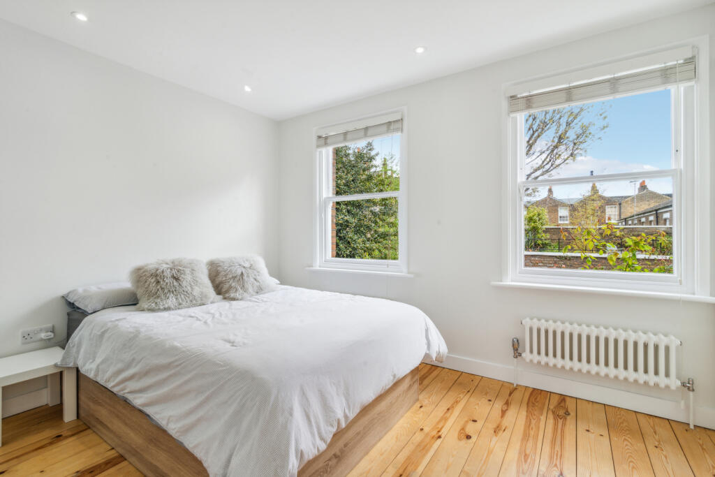 3 bedroom end of terrace house for rent