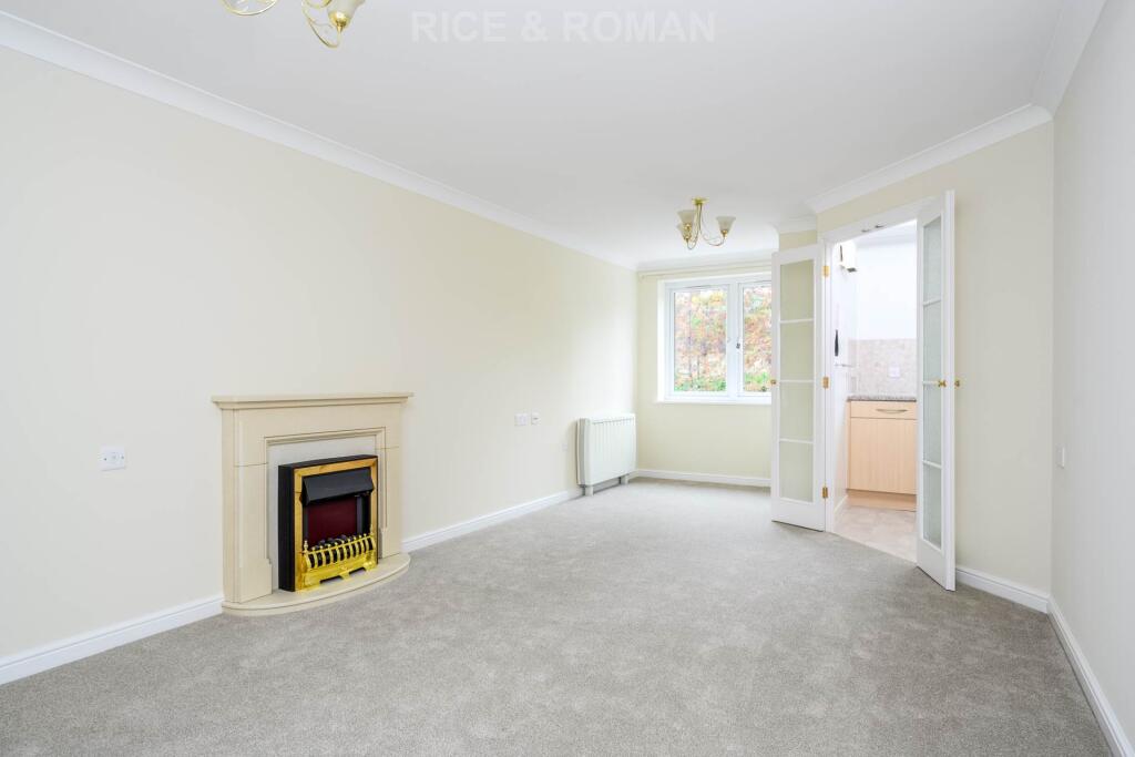 Apartment in Runnymede, Addlestone - View 2