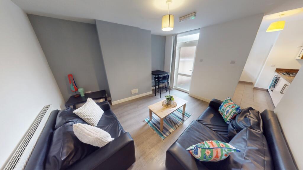 Main image of property: 43 Wellington Street, Nottingham, NG3 1DX